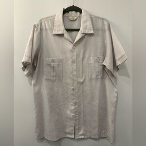 Da Vinci short sleeve button down shirt.